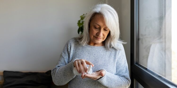 6 Potential Magnesium Oxide Benefits and the Risks to Know