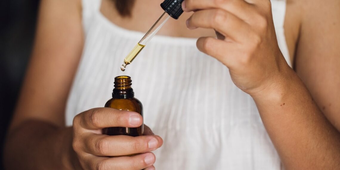 Castor Oil in Belly Button: Benefits, Risks, and Safety