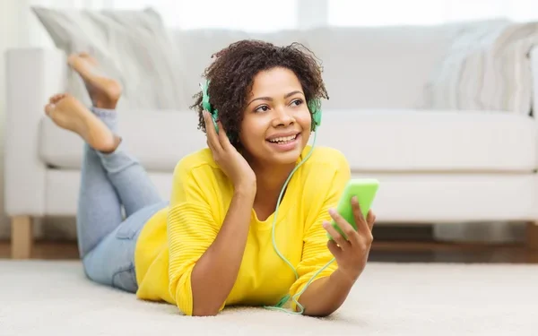 7 Soothing Health Benefits of Listening to Podcasts