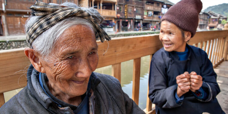 New analysis reveals longevity-associated gut microbial signatures