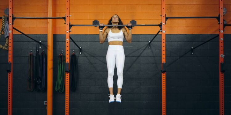 7 Benefits of Pull-Ups, According to Experts