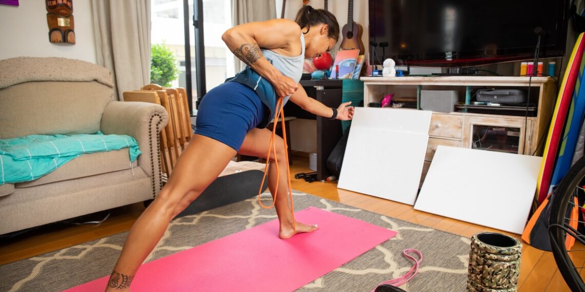 A 30-Minute Curl, Row, and Burpee Workout