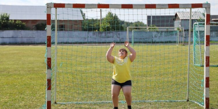 Could kiwi and soccer improve sleep in obese children?