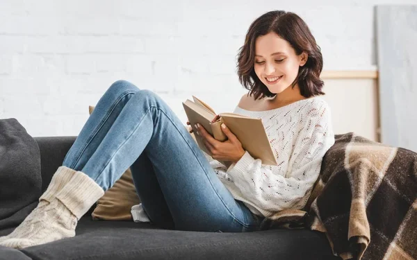 8 Profound Emotional Benefits Of Reading